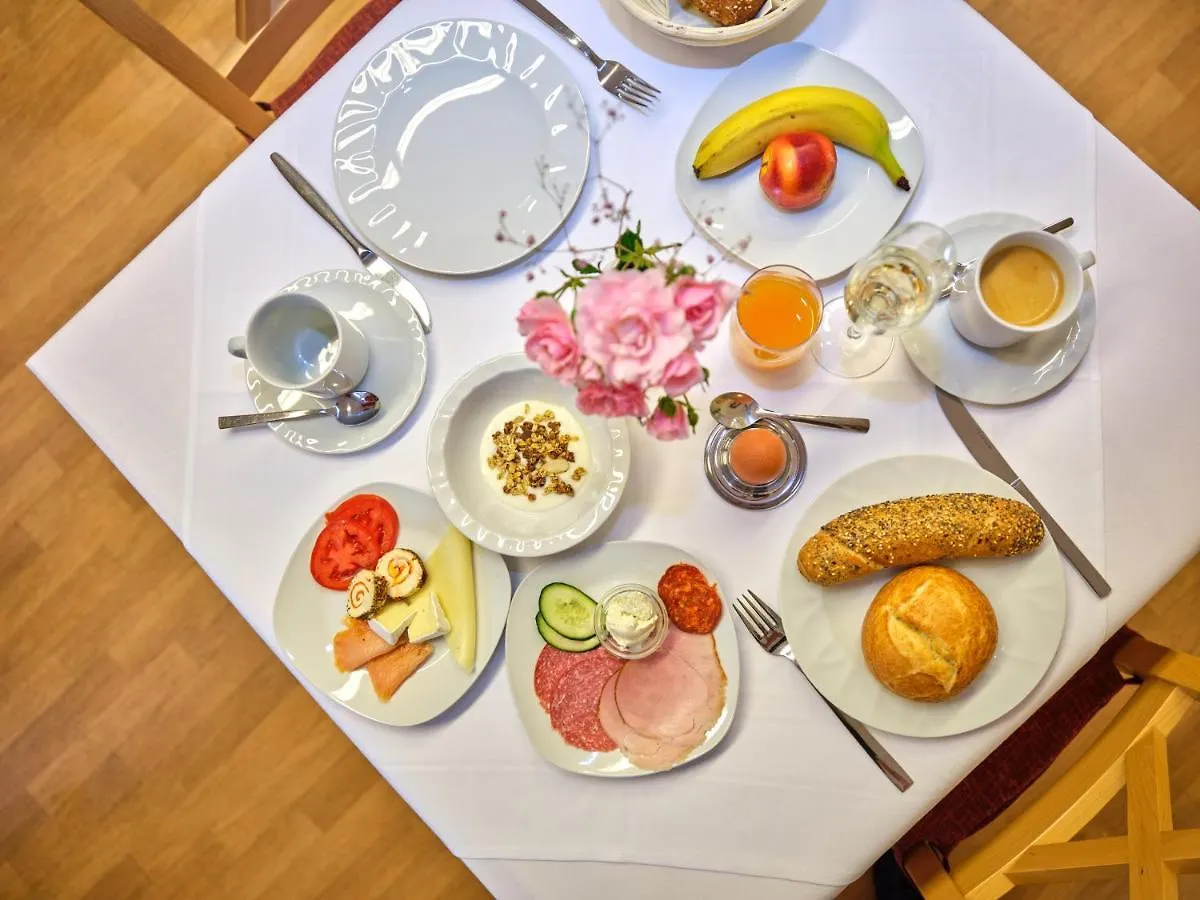 Appartement-Haus Blumenhof Бад-Грисбах 0*,
